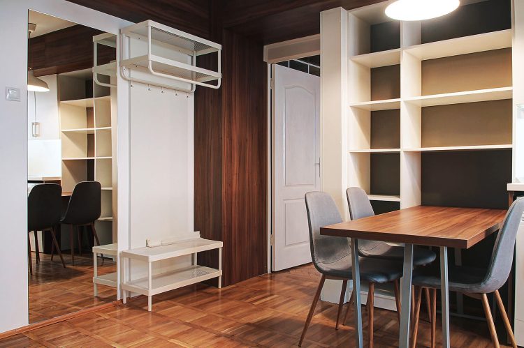 bucatarie in stil minimalist, scandinav in apartament de doua camere, culori simple